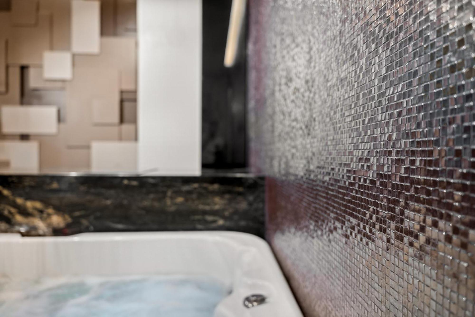 Secret Lounge - Cozy Studio With Sauna And Jacuzzi Вильнюс Экстерьер фото
